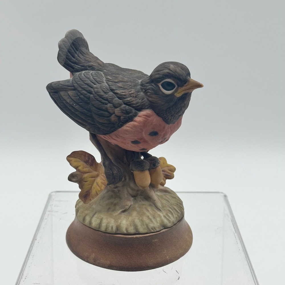Josef Originals Georgian Porcelain Figurine Robin‎ Bird on Wood Base Vintage